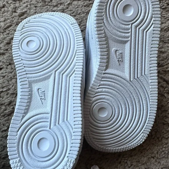 Nike Kids White Air Force 1 - Picture 5 of 7